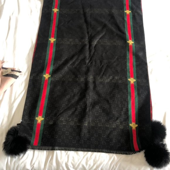 Gucci Black and Red Winter Scarf - Picture 3 of 8